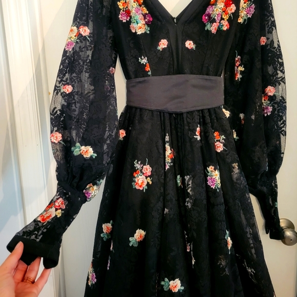 Teuta Matoshi Gown size 6 black floral dress - Picture 3 of 10